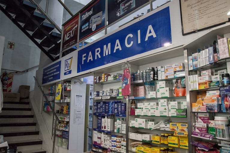 Farmacia con venta de medicamentos